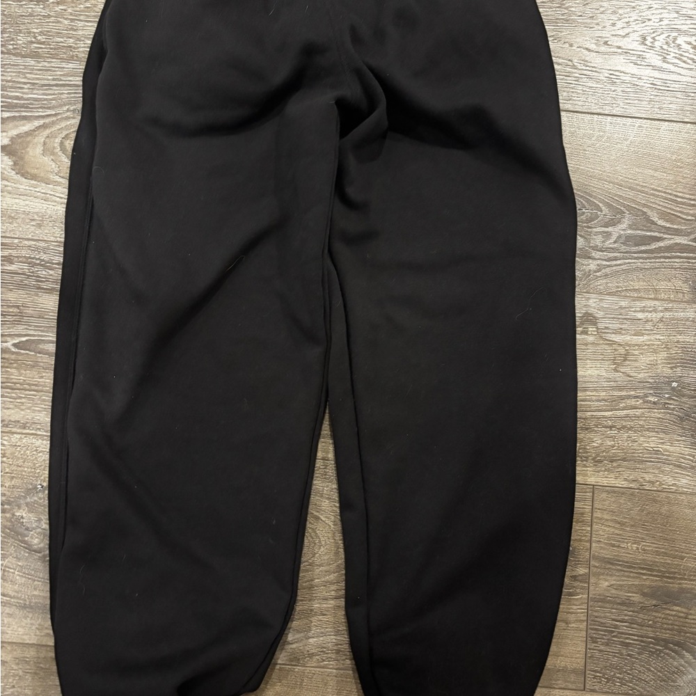 Woman’s Black Sweatpants